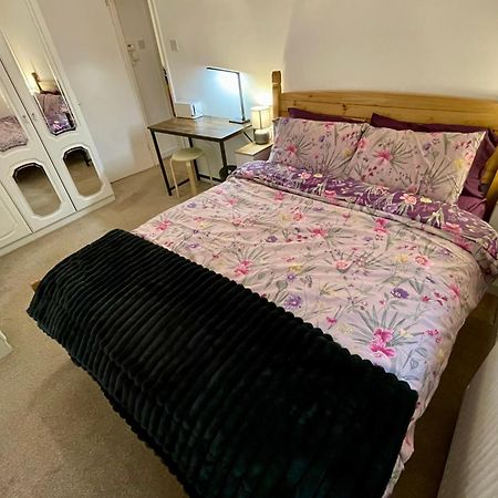 Vernon Place Town Centre, Vernon Cottage 3-Bed With Parking, 1A Vernon Court 2-Bed With Parking, 1B Studio No Parking, Off The High Street Next To Sandford Park Cheltenham Extérieur photo