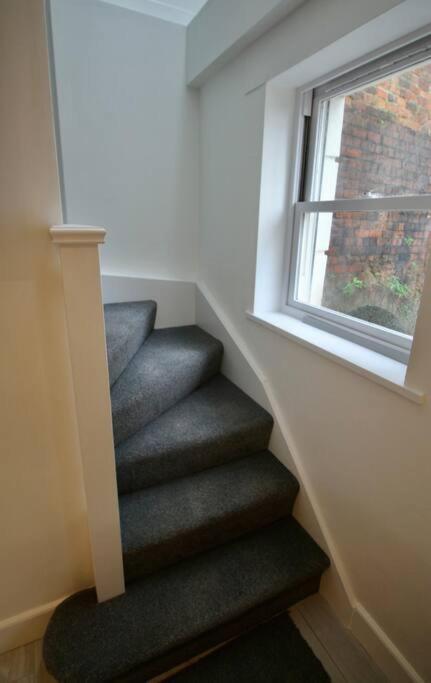 Vernon Place Town Centre, Vernon Cottage 3-Bed With Parking, 1A Vernon Court 2-Bed With Parking, 1B Studio No Parking, Off The High Street Next To Sandford Park Cheltenham Extérieur photo