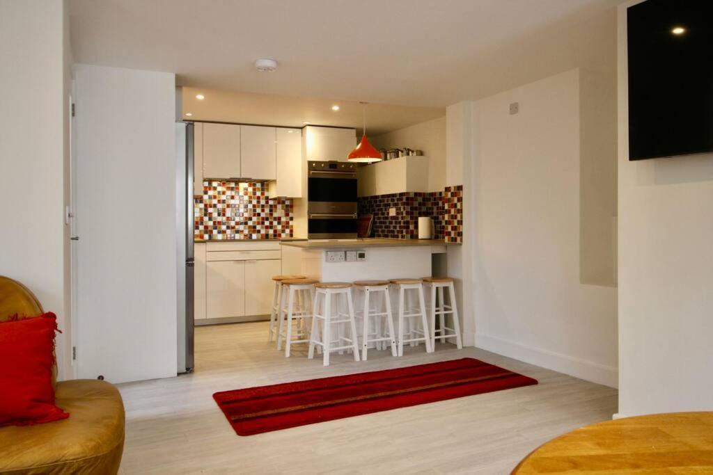 Vernon Place Town Centre, Vernon Cottage 3-Bed With Parking, 1A Vernon Court 2-Bed With Parking, 1B Studio No Parking, Off The High Street Next To Sandford Park Cheltenham Extérieur photo