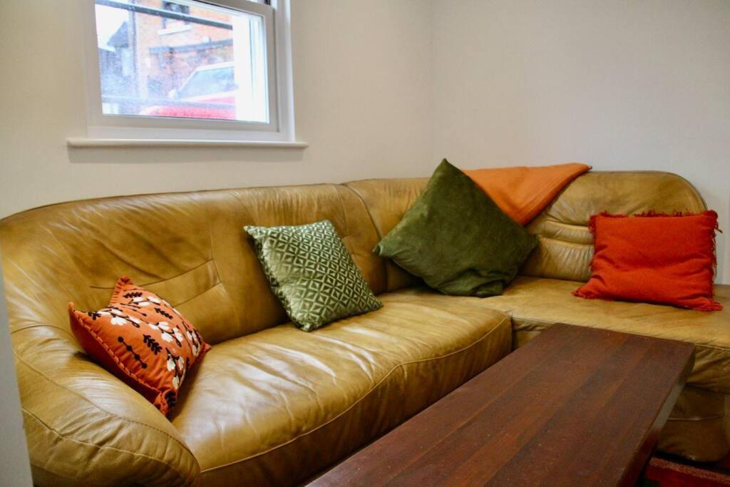 Vernon Place Town Centre, Vernon Cottage 3-Bed With Parking, 1A Vernon Court 2-Bed With Parking, 1B Studio No Parking, Off The High Street Next To Sandford Park Cheltenham Extérieur photo