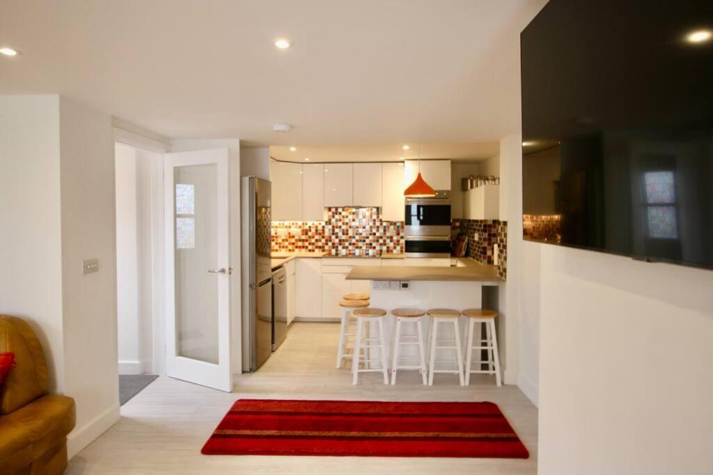 Vernon Place Town Centre, Vernon Cottage 3-Bed With Parking, 1A Vernon Court 2-Bed With Parking, 1B Studio No Parking, Off The High Street Next To Sandford Park Cheltenham Extérieur photo