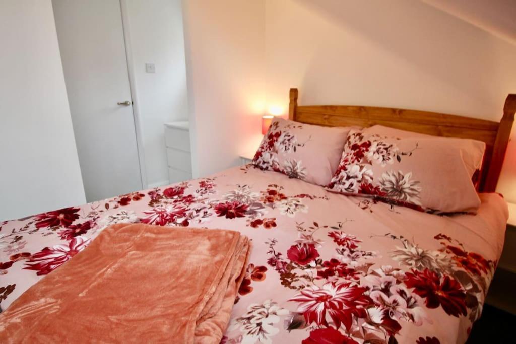 Vernon Place Town Centre, Vernon Cottage 3-Bed With Parking, 1A Vernon Court 2-Bed With Parking, 1B Studio No Parking, Off The High Street Next To Sandford Park Cheltenham Extérieur photo