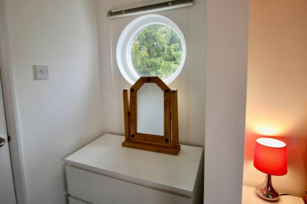 Vernon Place Town Centre, Vernon Cottage 3-Bed With Parking, 1A Vernon Court 2-Bed With Parking, 1B Studio No Parking, Off The High Street Next To Sandford Park Cheltenham Extérieur photo