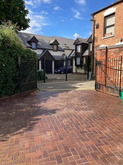 Vernon Place Town Centre, Vernon Cottage 3-Bed With Parking, 1A Vernon Court 2-Bed With Parking, 1B Studio No Parking, Off The High Street Next To Sandford Park Cheltenham Extérieur photo