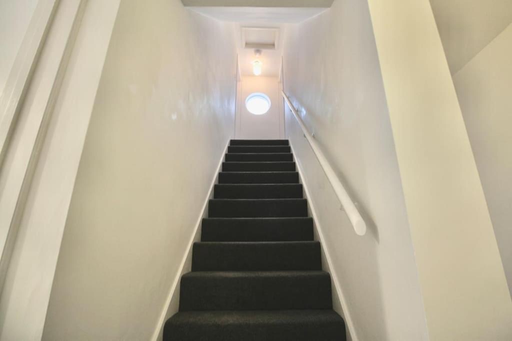 Vernon Place Town Centre, Vernon Cottage 3-Bed With Parking, 1A Vernon Court 2-Bed With Parking, 1B Studio No Parking, Off The High Street Next To Sandford Park Cheltenham Extérieur photo