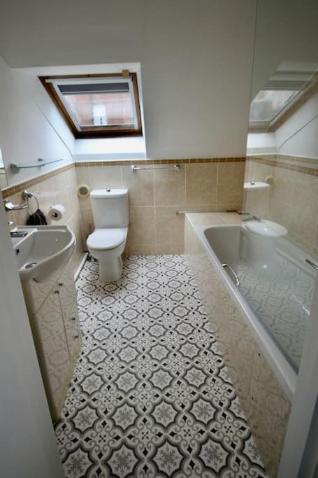 Vernon Place Town Centre, Vernon Cottage 3-Bed With Parking, 1A Vernon Court 2-Bed With Parking, 1B Studio No Parking, Off The High Street Next To Sandford Park Cheltenham Extérieur photo