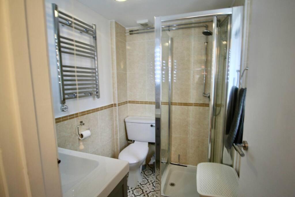 Vernon Place Town Centre, Vernon Cottage 3-Bed With Parking, 1A Vernon Court 2-Bed With Parking, 1B Studio No Parking, Off The High Street Next To Sandford Park Cheltenham Extérieur photo