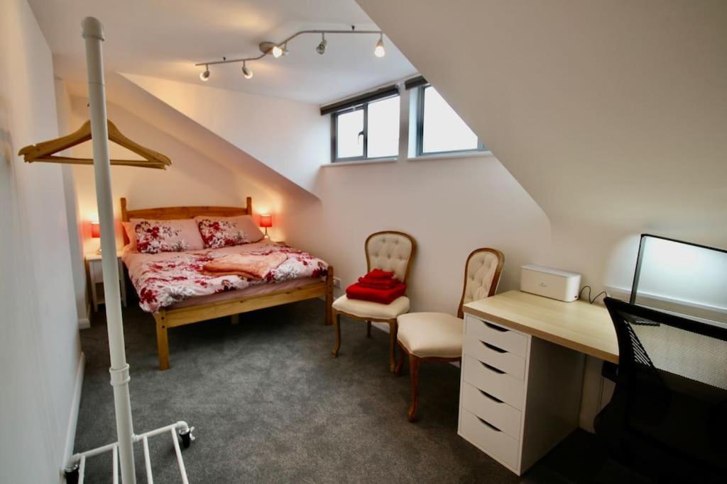 Vernon Place Town Centre, Vernon Cottage 3-Bed With Parking, 1A Vernon Court 2-Bed With Parking, 1B Studio No Parking, Off The High Street Next To Sandford Park Cheltenham Extérieur photo