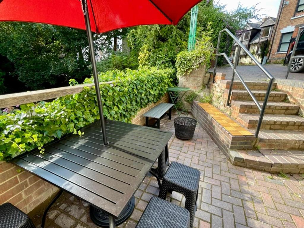 Vernon Place Town Centre, Vernon Cottage 3-Bed With Parking, 1A Vernon Court 2-Bed With Parking, 1B Studio No Parking, Off The High Street Next To Sandford Park Cheltenham Extérieur photo