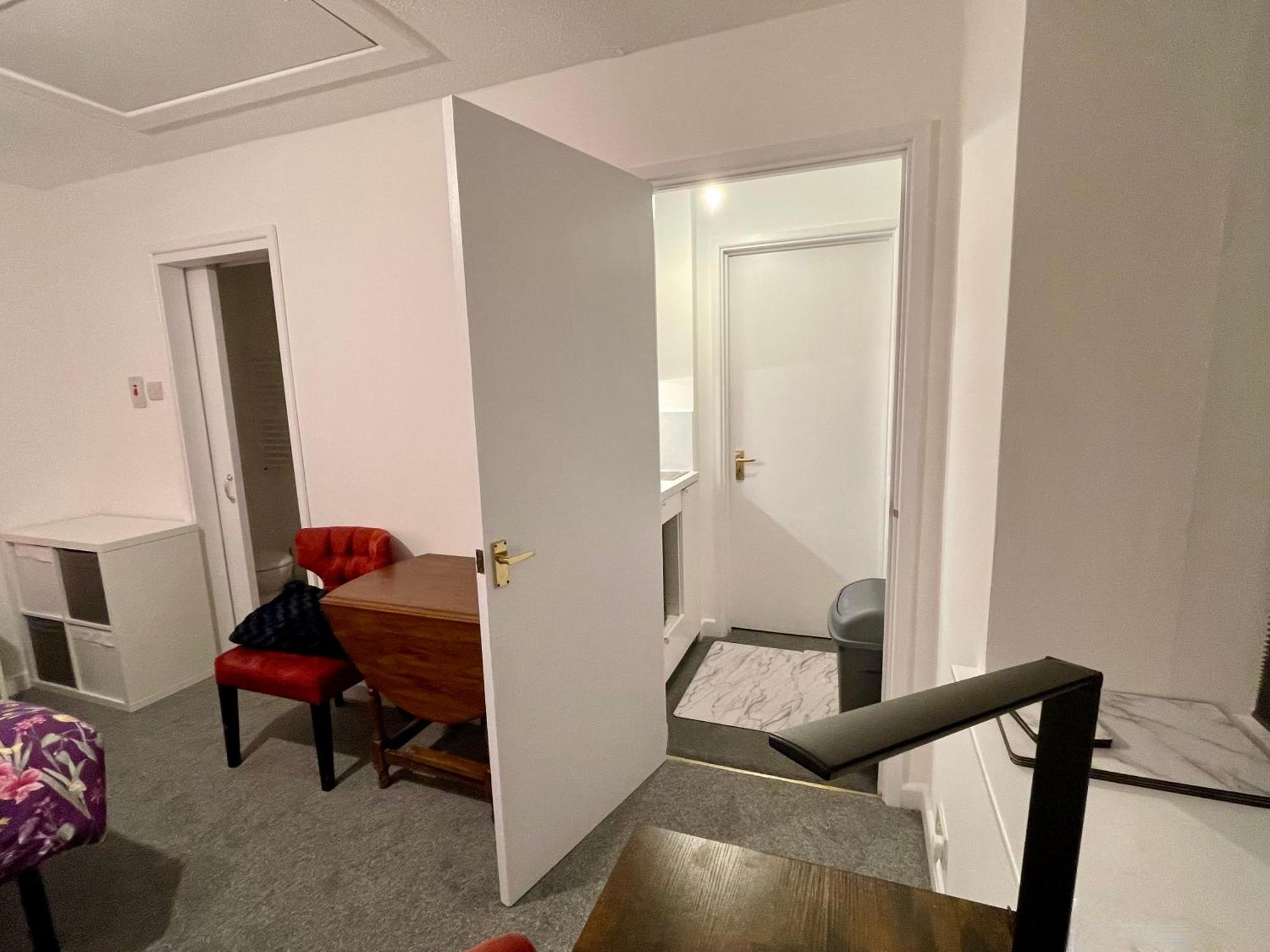 Vernon Place Town Centre, Vernon Cottage 3-Bed With Parking, 1A Vernon Court 2-Bed With Parking, 1B Studio No Parking, Off The High Street Next To Sandford Park Cheltenham Extérieur photo