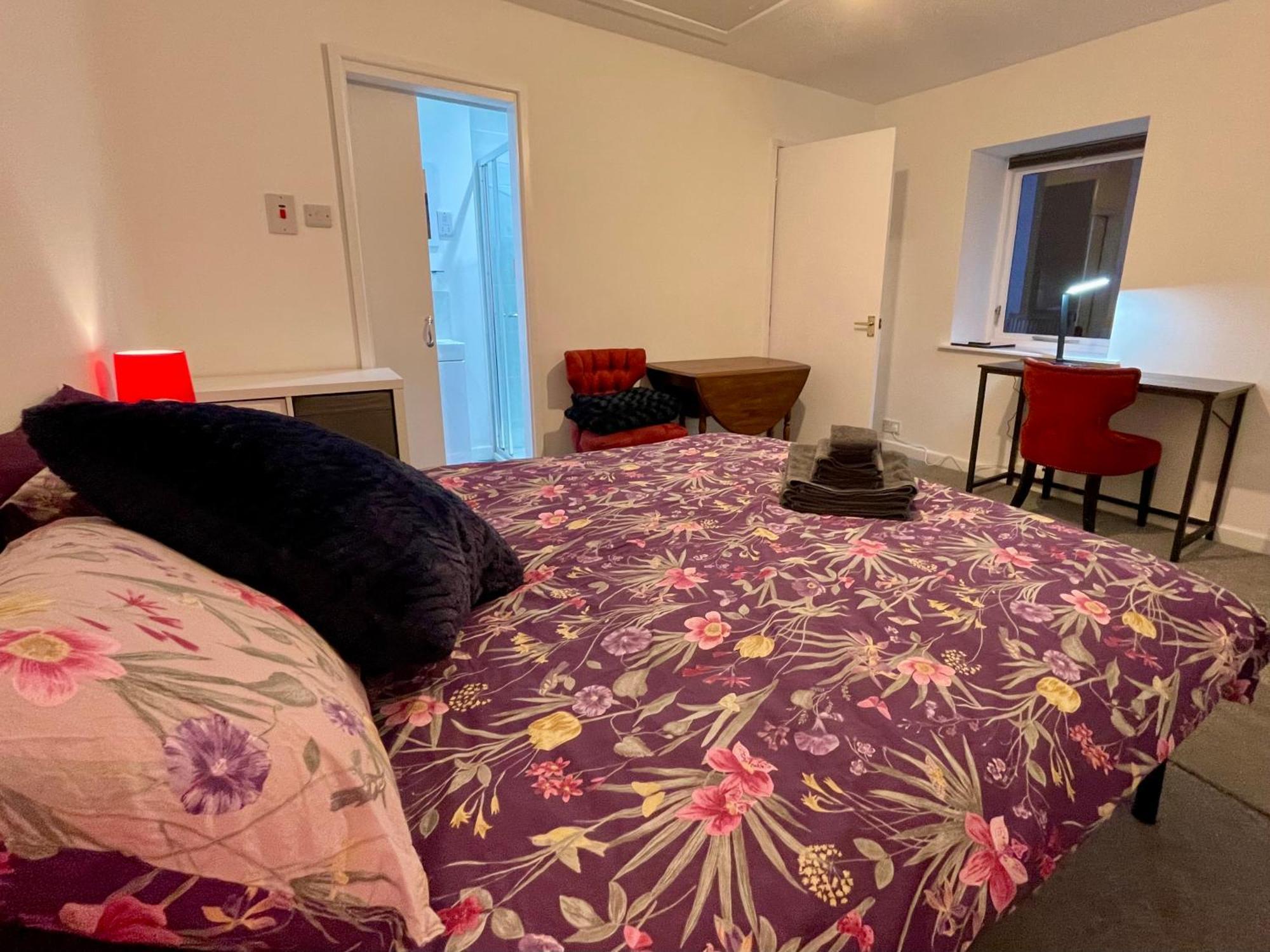 Vernon Place Town Centre, Vernon Cottage 3-Bed With Parking, 1A Vernon Court 2-Bed With Parking, 1B Studio No Parking, Off The High Street Next To Sandford Park Cheltenham Extérieur photo
