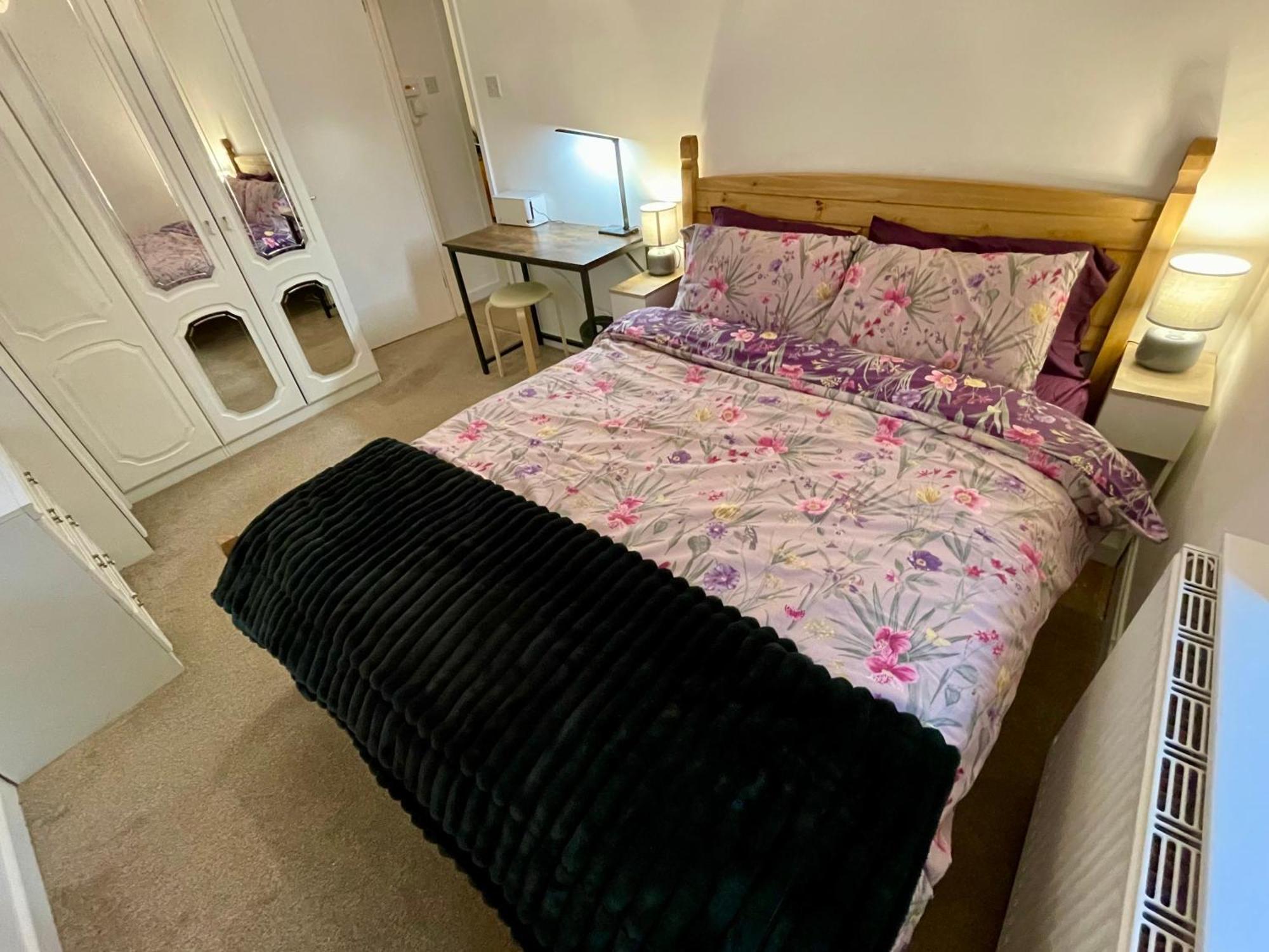 Vernon Place Town Centre, Vernon Cottage 3-Bed With Parking, 1A Vernon Court 2-Bed With Parking, 1B Studio No Parking, Off The High Street Next To Sandford Park Cheltenham Extérieur photo