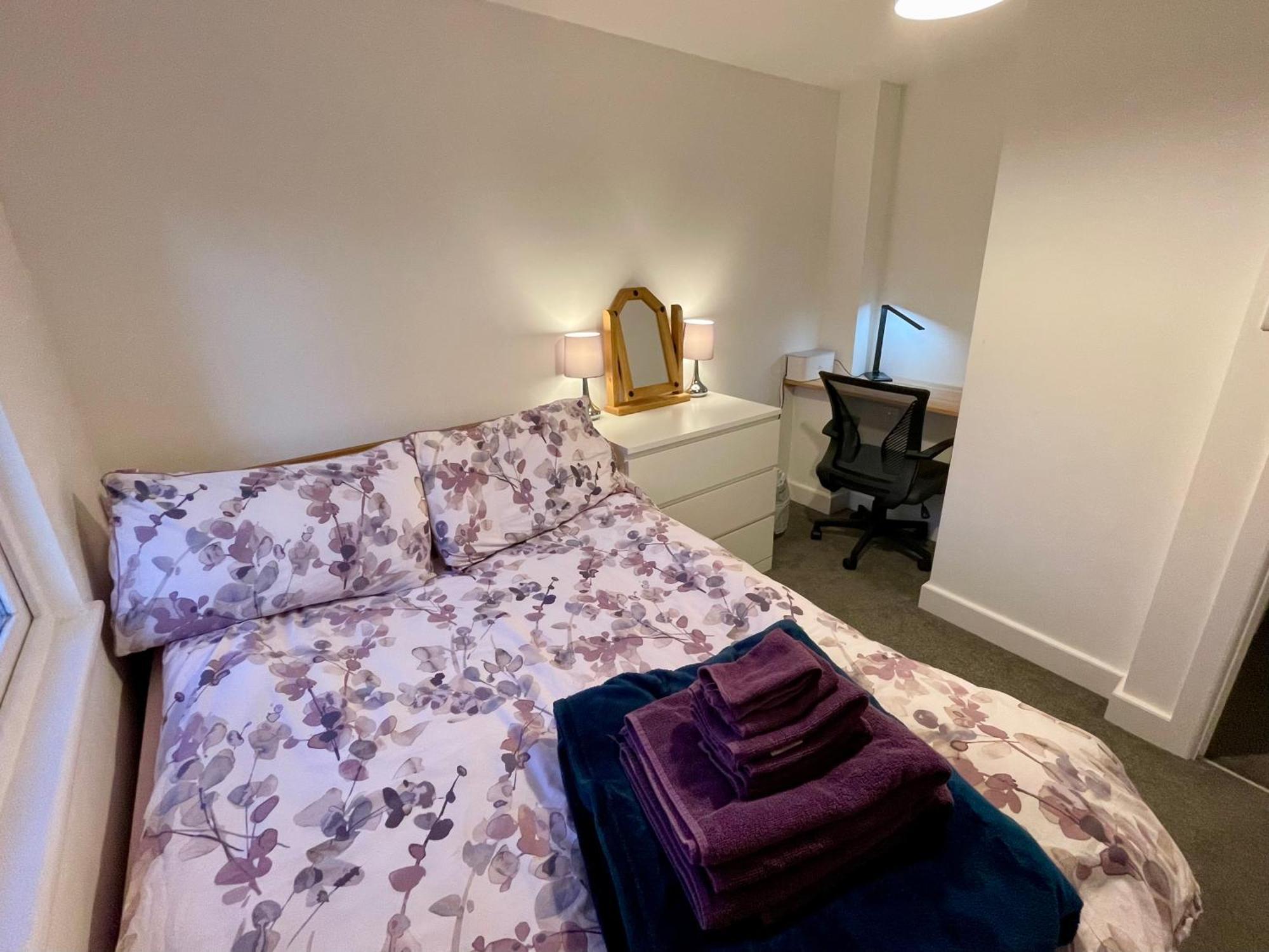 Vernon Place Town Centre, Vernon Cottage 3-Bed With Parking, 1A Vernon Court 2-Bed With Parking, 1B Studio No Parking, Off The High Street Next To Sandford Park Cheltenham Extérieur photo