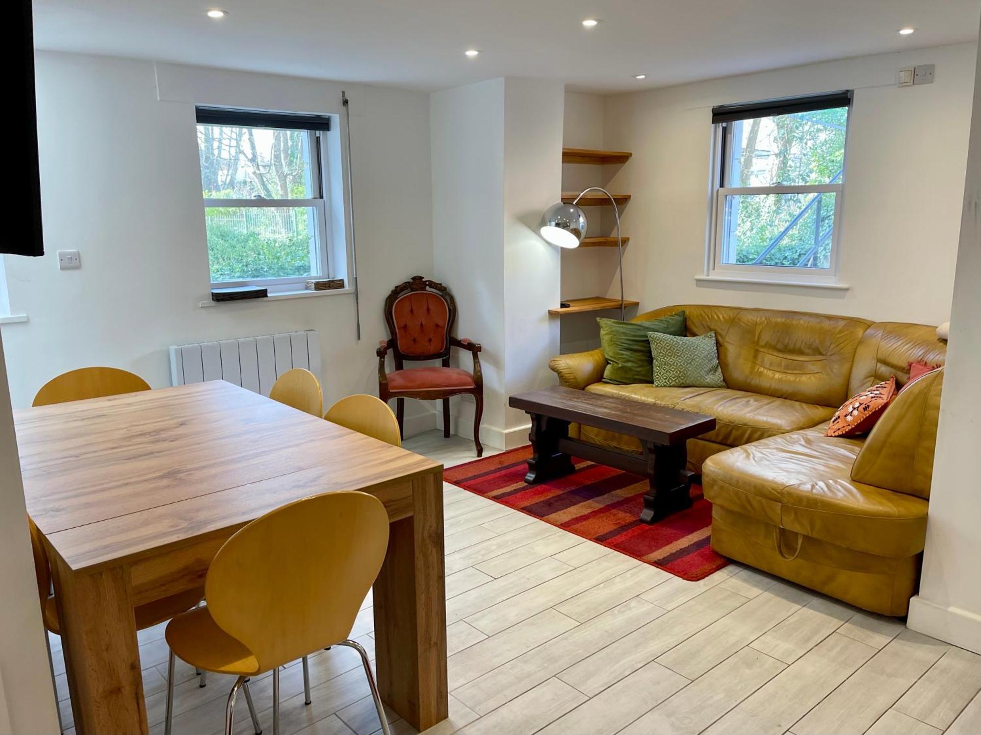 Vernon Place Town Centre, Vernon Cottage 3-Bed With Parking, 1A Vernon Court 2-Bed With Parking, 1B Studio No Parking, Off The High Street Next To Sandford Park Cheltenham Extérieur photo
