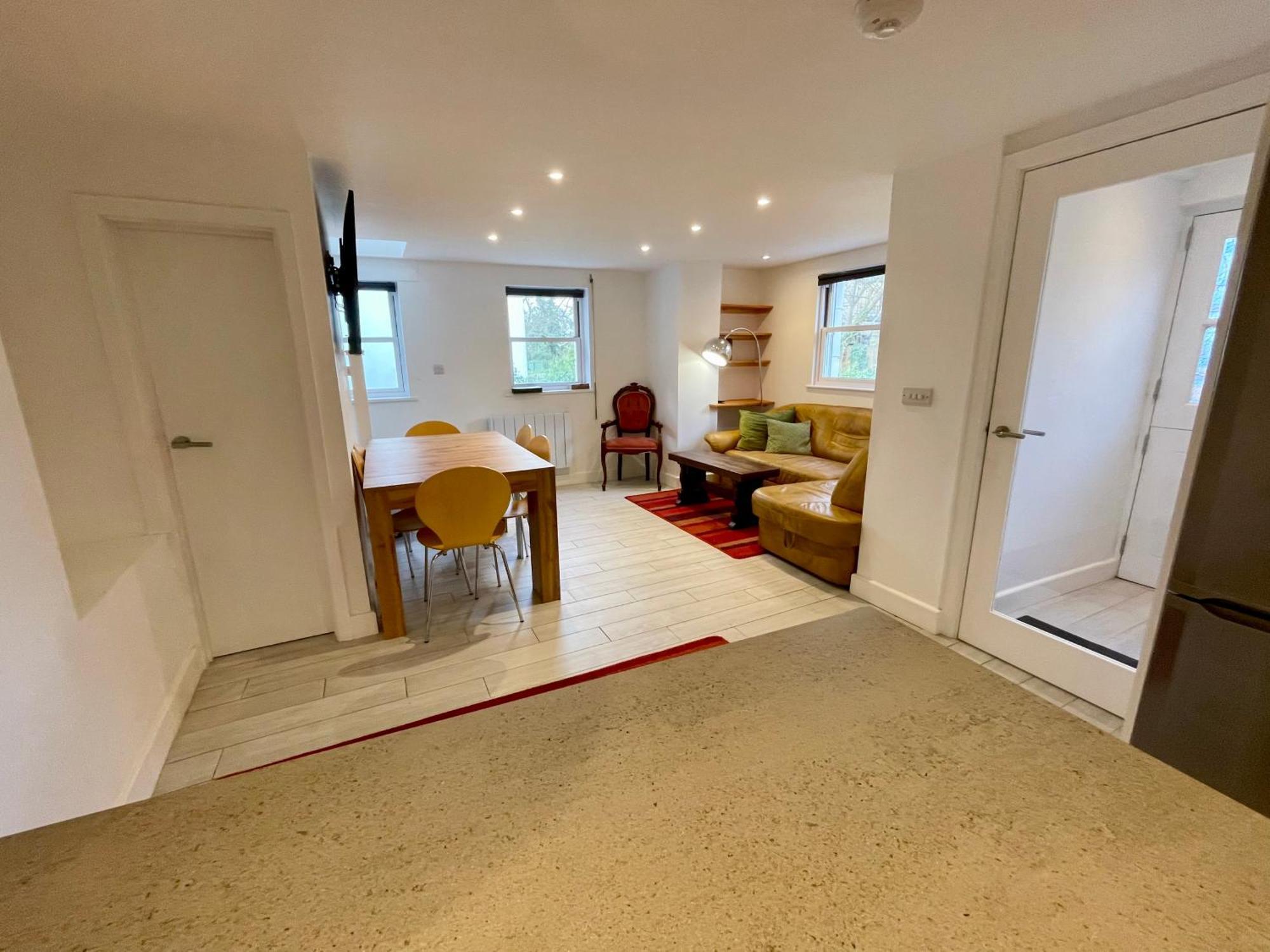 Vernon Place Town Centre, Vernon Cottage 3-Bed With Parking, 1A Vernon Court 2-Bed With Parking, 1B Studio No Parking, Off The High Street Next To Sandford Park Cheltenham Extérieur photo