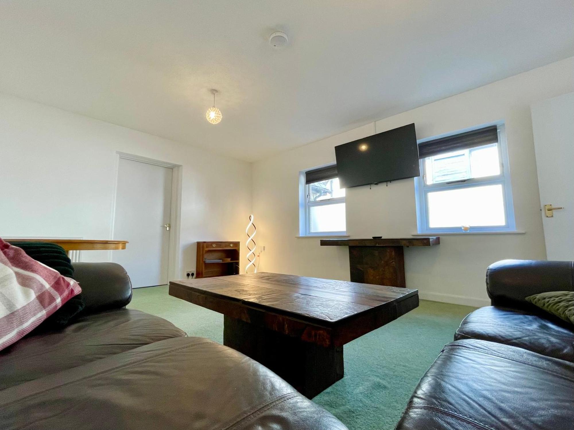 Vernon Place Town Centre, Vernon Cottage 3-Bed With Parking, 1A Vernon Court 2-Bed With Parking, 1B Studio No Parking, Off The High Street Next To Sandford Park Cheltenham Extérieur photo